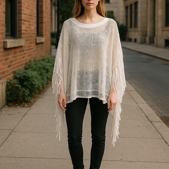 White fringe blouse size Small great summer cover up - Picture 5 of 8